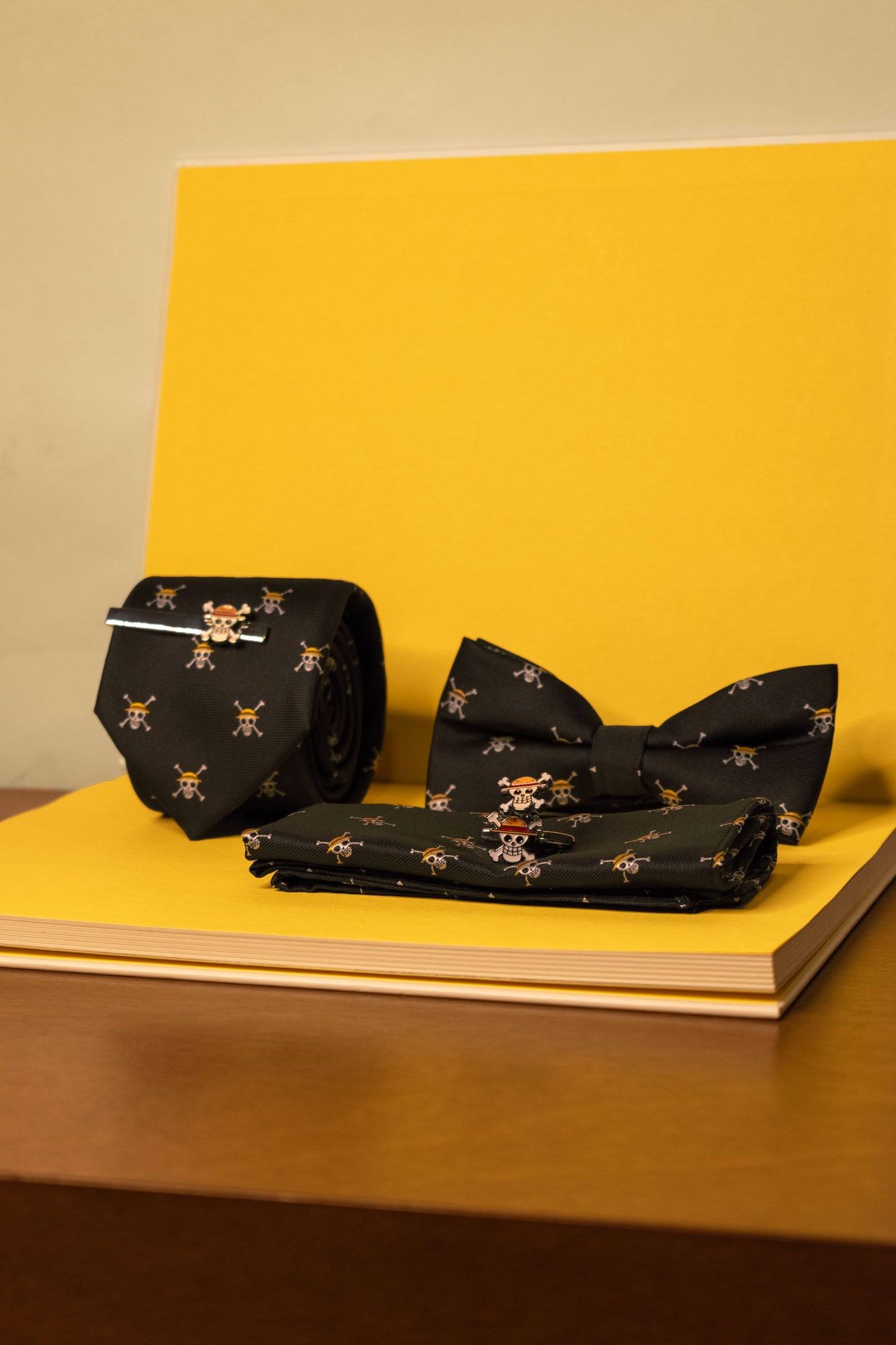 Corbata Luffy anime Negra Microbordada Poliéster