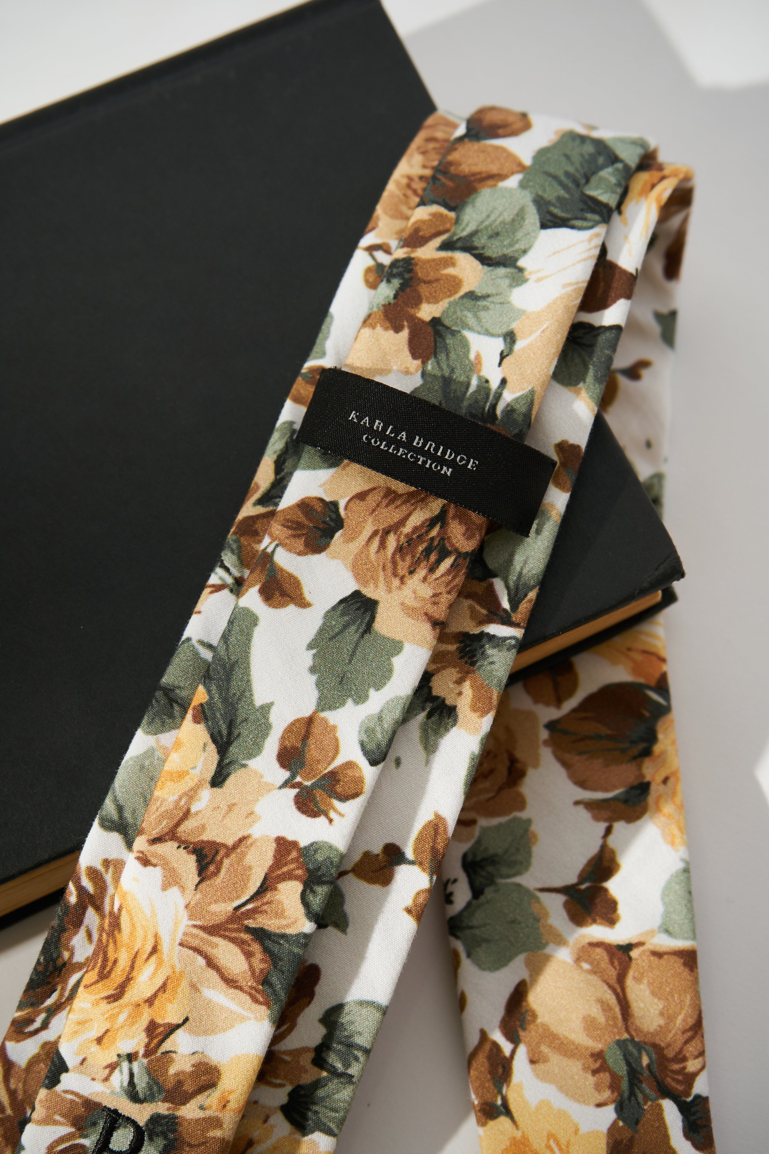 Corbata floral algodón estampado