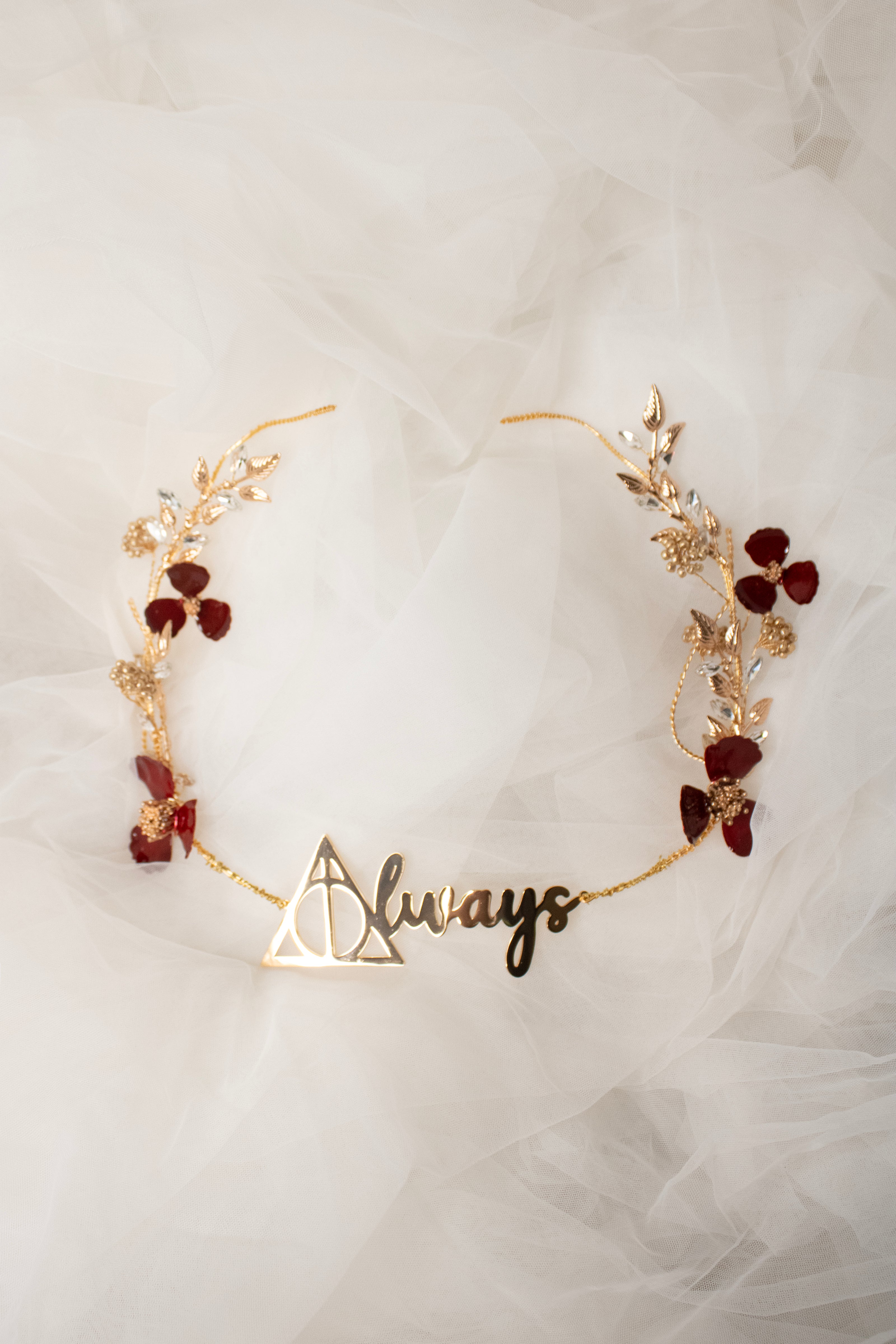 Tocado Inspirado en HP “Always” rojo con dorado