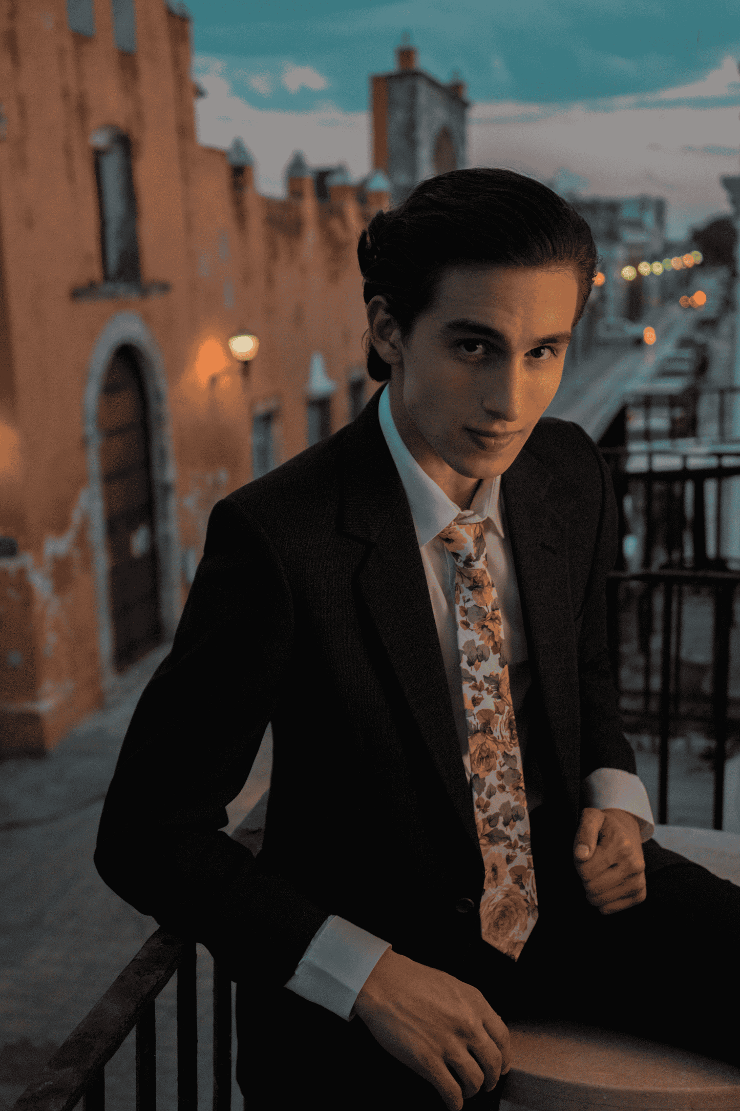 Corbata Floral Café