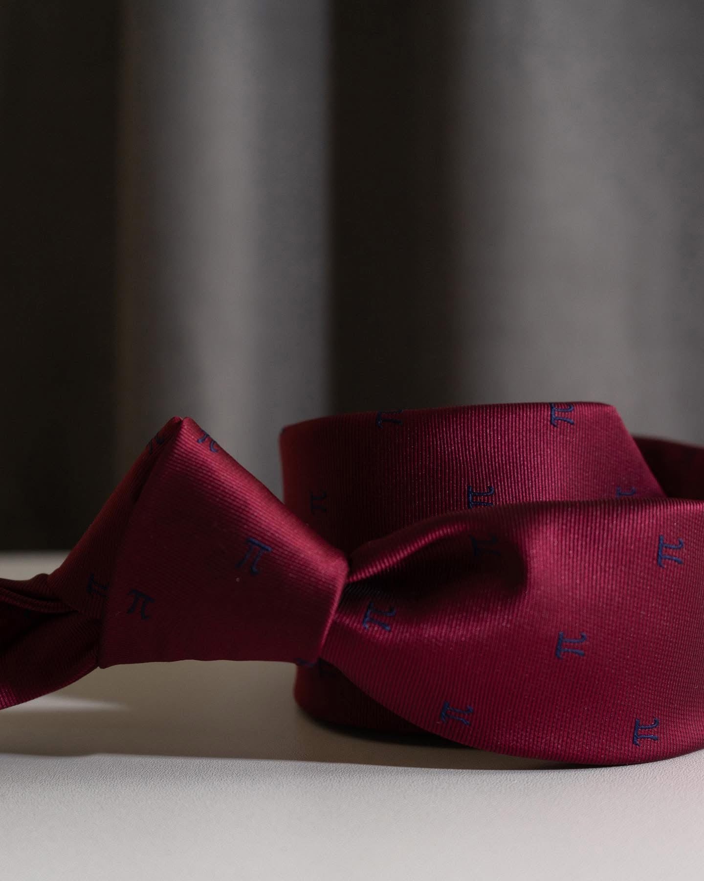 Pi Corbata Roja de Poliéster Microbordada